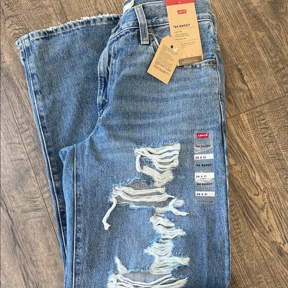 Levi's Classic Blue Ripped Jeans - Picture 5 of 5
